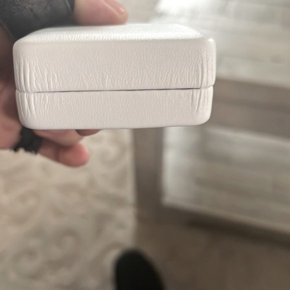 Genuine Diamond sterling silver cross necklace New in box - Picture 10 of 10